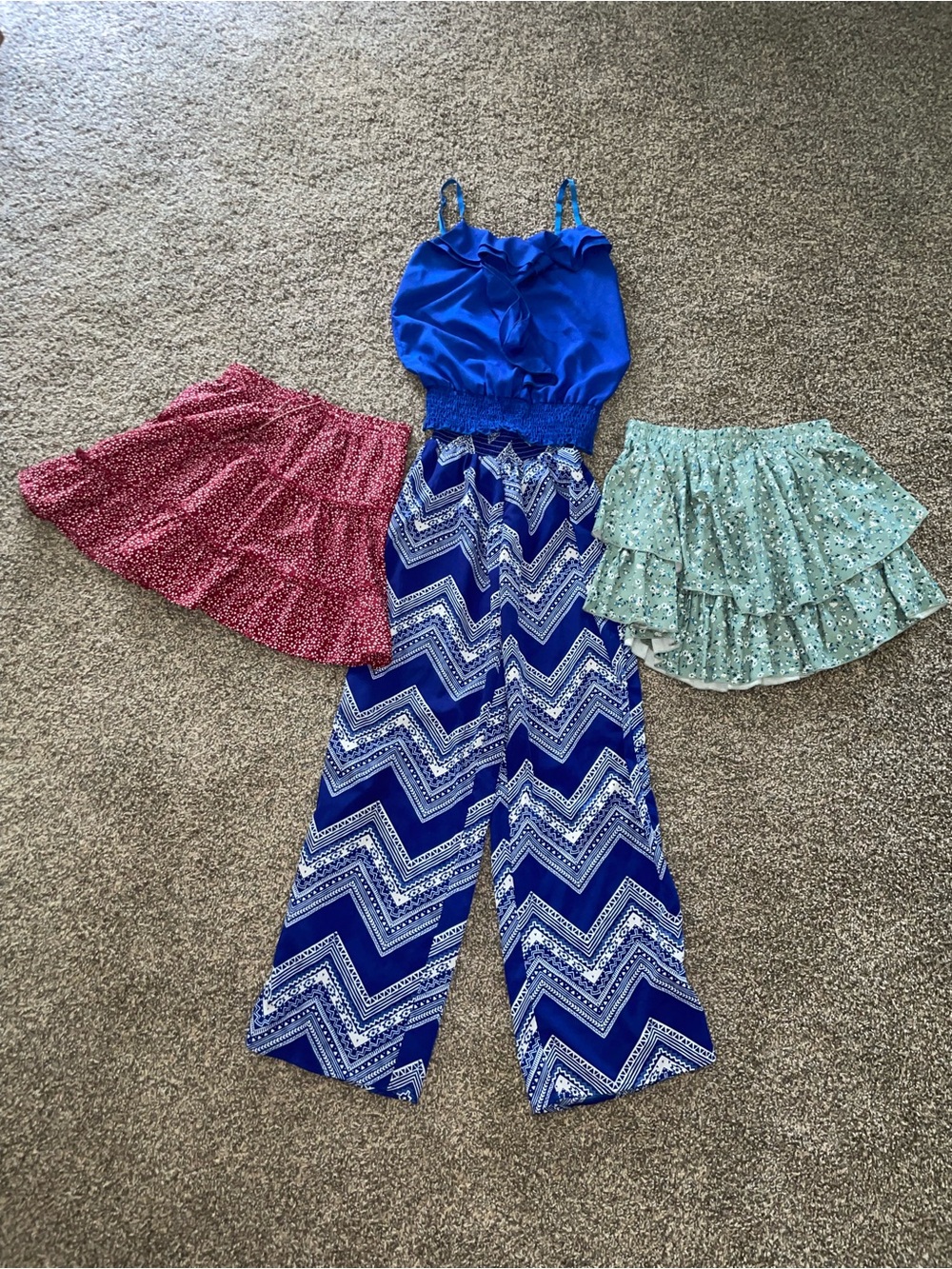 Women’s Small. Cool, breezy mix-n-match set.